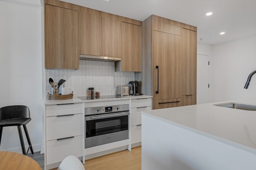 Cuisine - 2216-245 Boul. Robert-Bourassa, Montréal (Ville-Marie), QC - Indoor Photo Showing Kitchen With Upgraded Kitchen