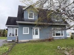 198 Boul. Ste-Anne O.  Sainte-Anne-Des-Monts, QC G4V 0E1