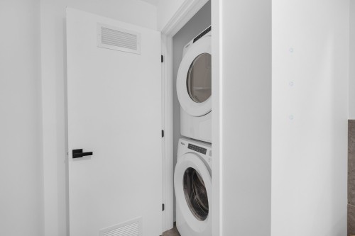 Salle de lavage - 2416-245 Boul. Robert-Bourassa, Montréal (Ville-Marie), QC - Indoor Photo Showing Laundry Room