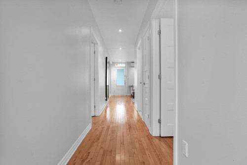 Mud Room - 3702 Rue De Verdun, Montréal (Verdun/Île-Des-Soeurs), QC - Indoor Photo Showing Other Room
