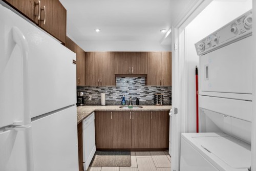Kitchen - 3702 Rue De Verdun, Montréal (Verdun/Île-Des-Soeurs), QC - Indoor Photo Showing Laundry Room