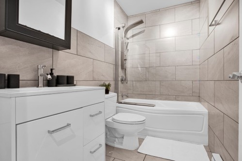 Bathroom - 3702 Rue De Verdun, Montréal (Verdun/Île-Des-Soeurs), QC - Indoor Photo Showing Bathroom