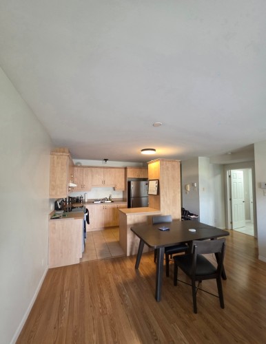 Dining Room - 303-9500 Boul. Rivard, Brossard, QC - Indoor