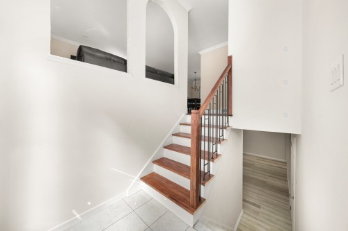 Escalier - 18 Rue Mansfield, Dollard-Des-Ormeaux, QC - Indoor Photo Showing Other Room