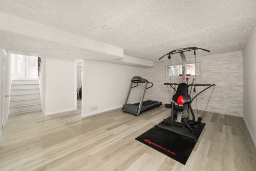 Salle familiale - 18 Rue Mansfield, Dollard-Des-Ormeaux, QC - Indoor Photo Showing Gym Room