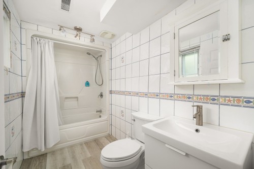 Salle de bains - 18 Rue Mansfield, Dollard-Des-Ormeaux, QC - Indoor Photo Showing Bathroom