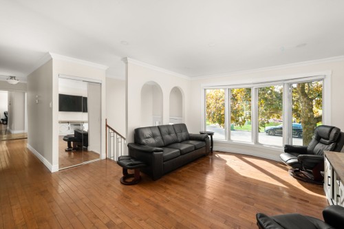 Salon - 18 Rue Mansfield, Dollard-Des-Ormeaux, QC - Indoor Photo Showing Living Room