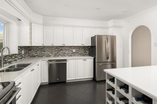 Cuisine - 18 Rue Mansfield, Dollard-Des-Ormeaux, QC - Indoor Photo Showing Kitchen With Double Sink With Upgraded Kitchen