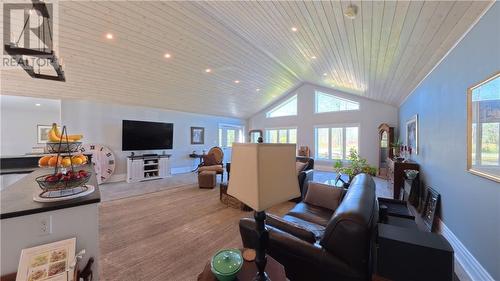 14 Maplewood Trail, Kagawong, ON - Indoor