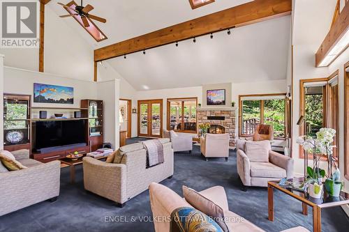 4637 Northwoods Drive, Ottawa, ON - Indoor Photo Showing Living Room
