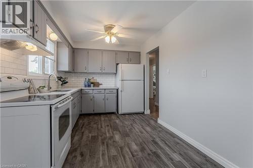 3125 Michael Crescent, Burlington, ON - Indoor Photo Showing Kitchen