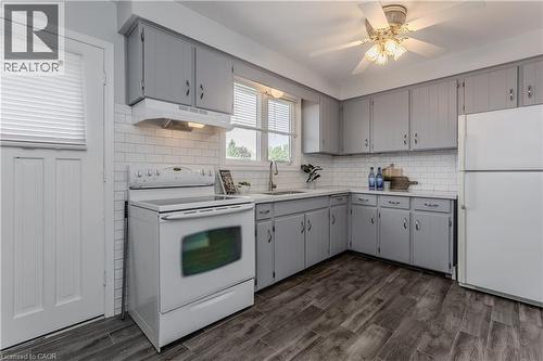 3125 Michael Crescent, Burlington, ON - Indoor Photo Showing Kitchen