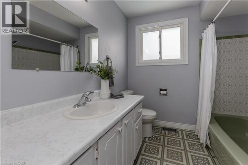 3125 Michael Crescent, Burlington, ON - Indoor Photo Showing Bathroom