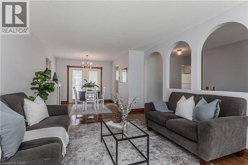 3125 Michael Crescent, Burlington, ON - Indoor Photo Showing Living Room