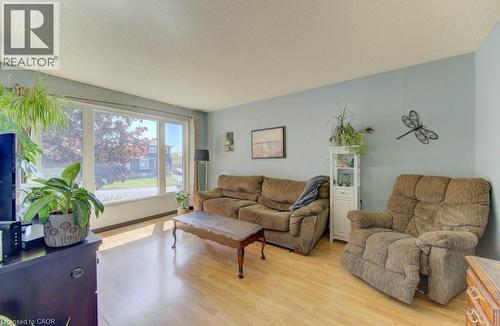 96 Scott Road, Cambridge, ON - Indoor Photo Showing Living Room