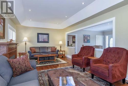 8 Castlewood Court, Caledon, ON - Indoor Photo Showing Living Room