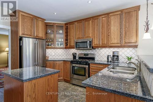 8 Castlewood Court, Caledon, ON - Indoor Photo Showing Kitchen With Double Sink