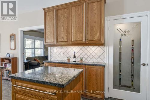 8 Castlewood Court, Caledon, ON - Indoor Photo Showing Kitchen