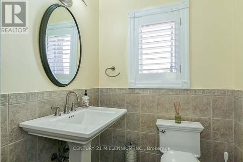 8 Castlewood Court, Caledon, ON - Indoor Photo Showing Bathroom