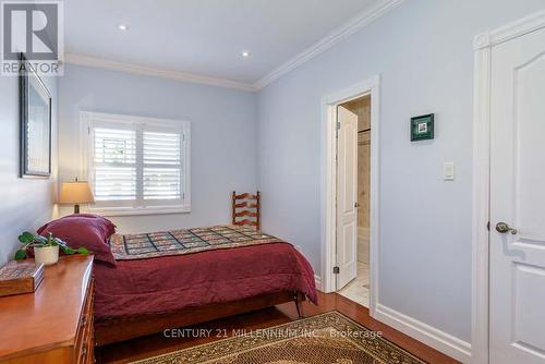 8 Castlewood Court, Caledon, ON - Indoor Photo Showing Bedroom