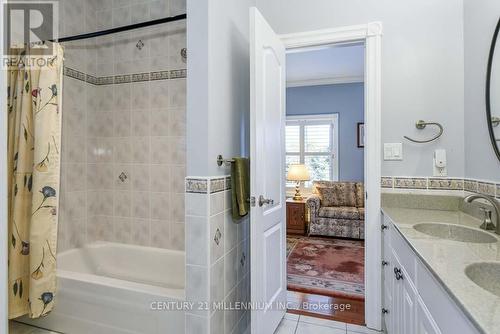 8 Castlewood Court, Caledon, ON - Indoor Photo Showing Bathroom