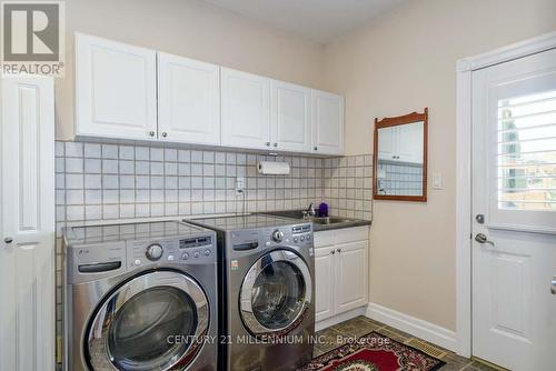 8 Castlewood Court, Caledon, ON - Indoor Photo Showing Laundry Room