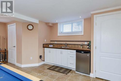 8 Castlewood Court, Caledon, ON - Indoor Photo Showing Kitchen