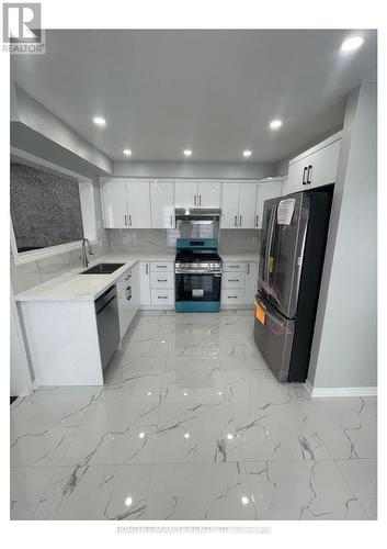 55 Secord Crescent, Brampton, ON - Indoor Photo Showing Kitchen