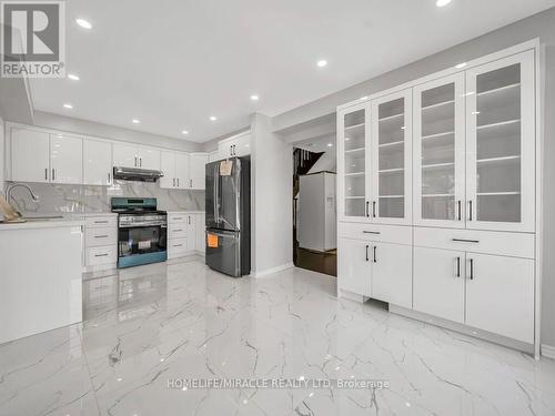 55 Secord Crescent, Brampton, ON - Indoor Photo Showing Kitchen
