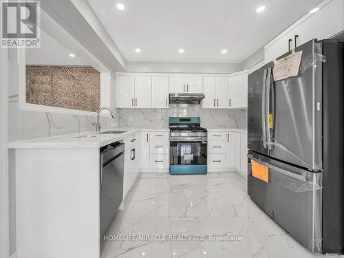55 Secord Crescent, Brampton, ON - Indoor Photo Showing Kitchen