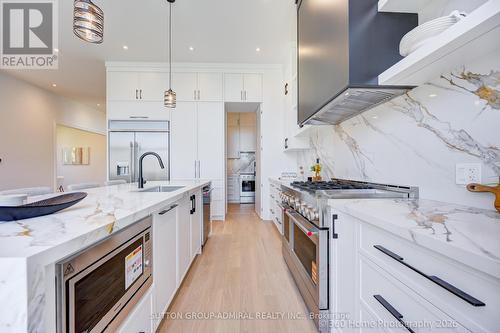 26 Valleywest Road, Brampton, ON - Indoor Photo Showing Kitchen With Upgraded Kitchen