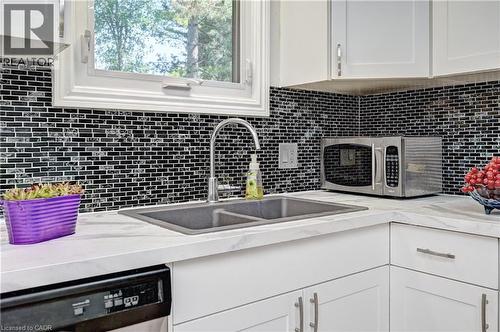 92 Pinemeadow Crescent, Waterloo, ON - Indoor Photo Showing Kitchen With Double Sink With Upgraded Kitchen