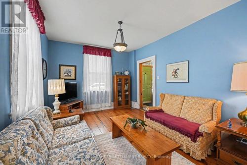 56 Drummond Street E, Perth, ON - Indoor Photo Showing Living Room