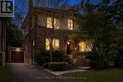 202 DINNICK CRESCENT Toronto, ON M4N 1M3