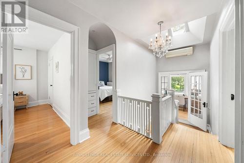 Elegant Second Floor Landing - 202 Dinnick Crescent, Toronto, ON 