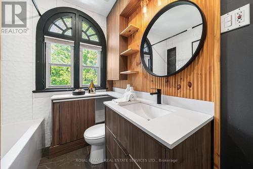 202 Dinnick Crescent, Toronto, ON 