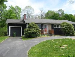 85 School Street Liverpool, NS B0T 1K0