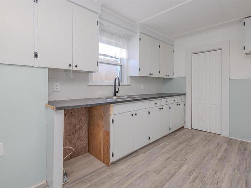 52 Pepperell Street, Louisbourg, NS 