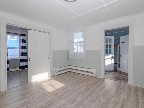 52 Pepperell Street, Louisbourg, NS 