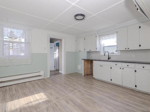52 Pepperell Street, Louisbourg, NS 