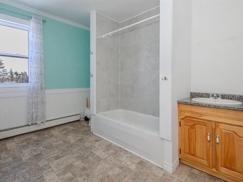 52 Pepperell Street, Louisbourg, NS 