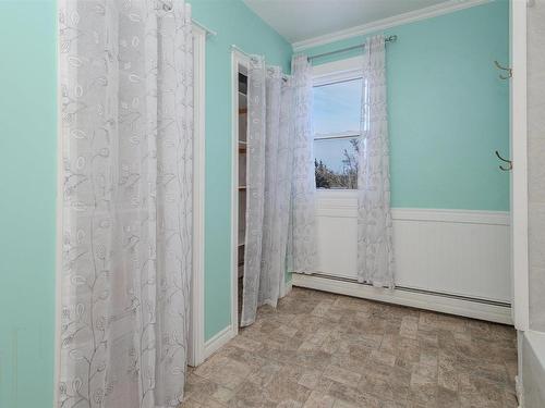 52 Pepperell Street, Louisbourg, NS 