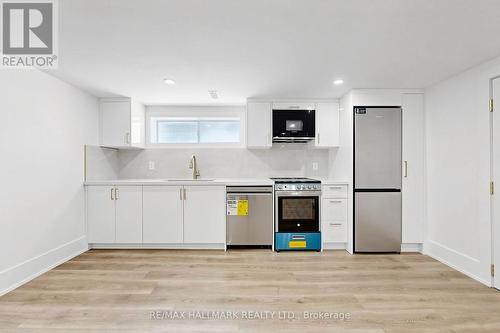 11 Johnson Road, Aurora, ON - Indoor Photo Showing Kitchen