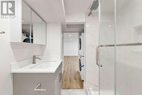11 Johnson Road, Aurora, ON - Indoor Photo Showing Bathroom