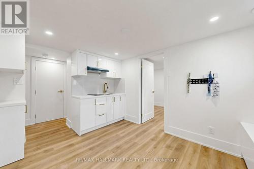 11 Johnson Road, Aurora, ON - Indoor Photo Showing Kitchen