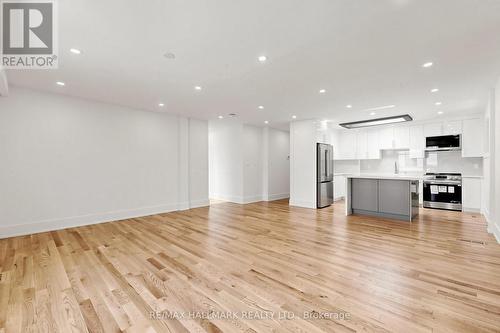 11 Johnson Road, Aurora, ON - Indoor Photo Showing Kitchen