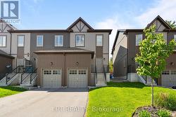 TH05 - 110 GREW BOULEVARD Georgina, ON L0E 1L0