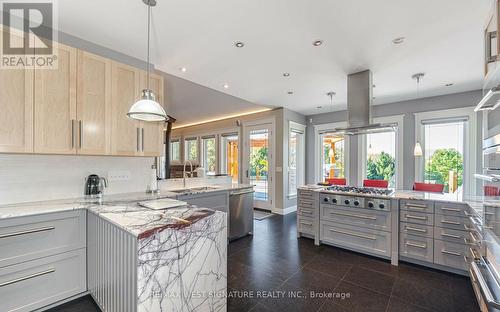 16070 Keele Street, King, ON - Indoor Photo Showing Kitchen With Upgraded Kitchen