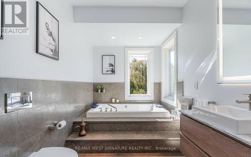16070 Keele Street, King, ON - Indoor Photo Showing Bathroom