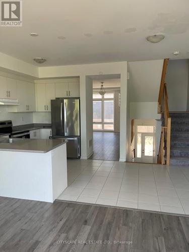 801 Heathrow Path, Oshawa, ON - Indoor Photo Showing Kitchen
